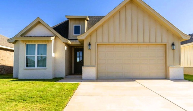 Chic New Build - 5 miles to Tech/Covenant/UHC - 2 miles to shopping!