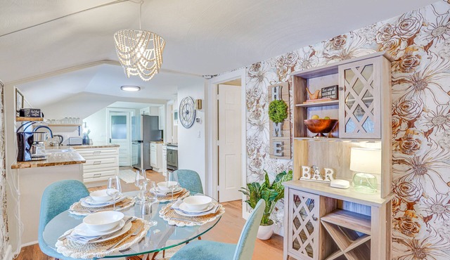 Chic New Hartford Apartment - Hike, Golf & Ski!