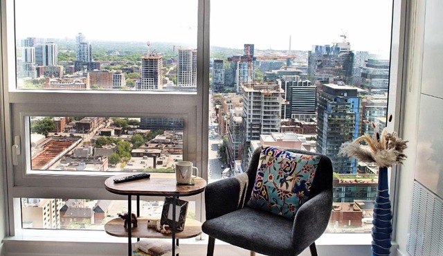 Chic New Stylish Condo Near Financial District