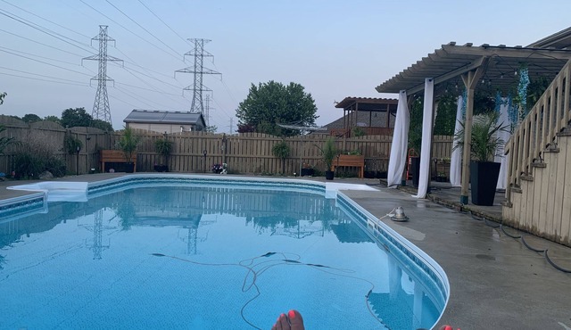 Chic, oasis 5BR with in ground Pool Hot Tub, Magical Yard—Perfect for Any Stay