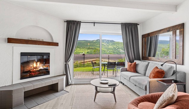 Chic One-Bedroom Condo With Lake View