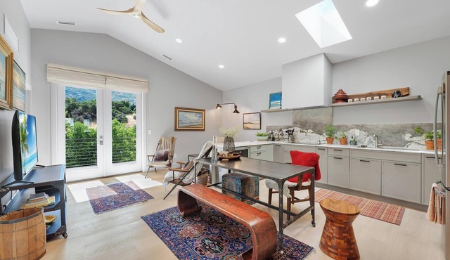Chic Organic-Modern Loft 20 Minutes to SLC Near Ski Resorts & Shopping