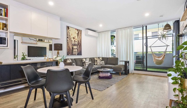 Chic Ormond Rd 2BR Retreat - Comfort & Style