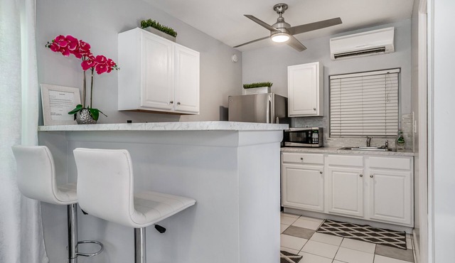 Chic Palm Beach Cove Guesthouse with Zen Garden