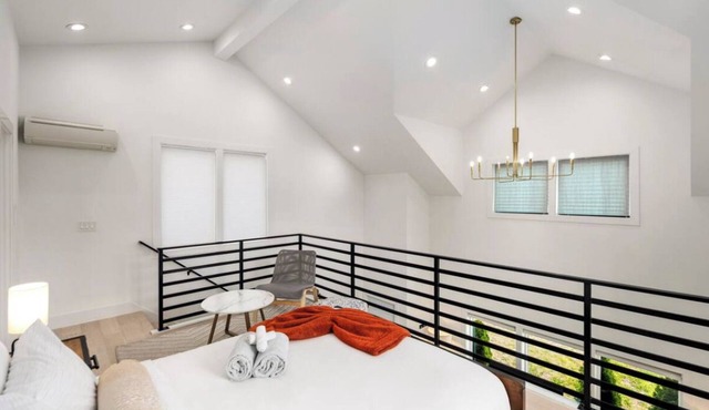 Chic Parkside Escape 2BR A/C Free Parking