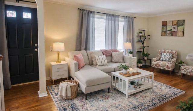 Chic Parma Stay Near CLE King Bed 3BR
