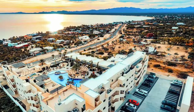 Chic Partial Ocean View Studio with Fitness Room, Pool, and WiFi in La Ventana!