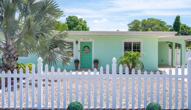 Chic Peaceful 3BD Cottage - Walk to Siesta!