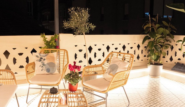 Chic penthouse in an exclusive building of only two floors in the center of Alicante.