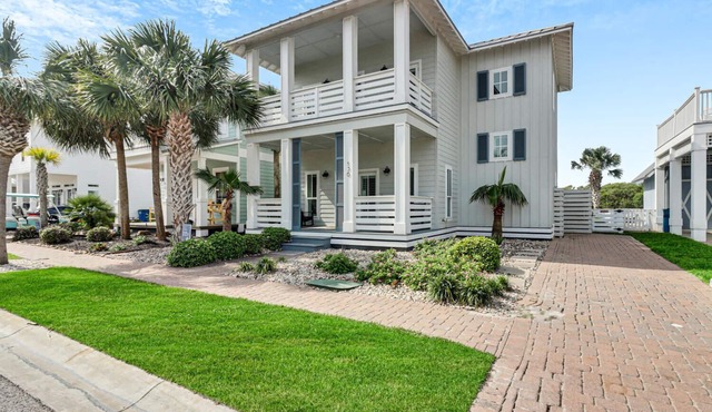 Chic, Pet Friendly Home w/Fenced-In Yard & Access to Resort-Like Amenities