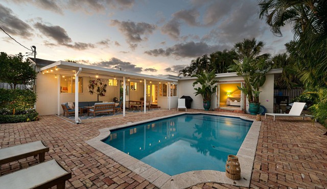 Chic Pied-à-Terre + Private Pool in WPB