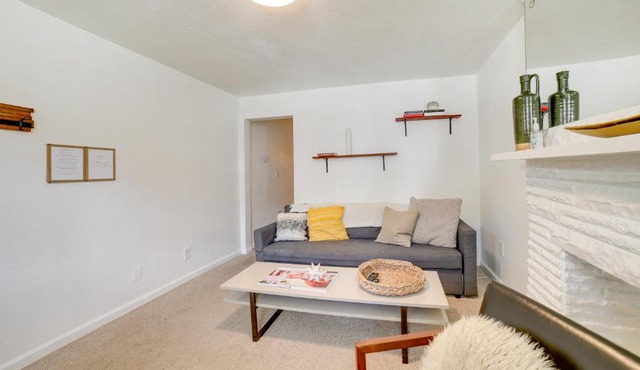 Chic Pittsburgh Townhome with Private Deck!