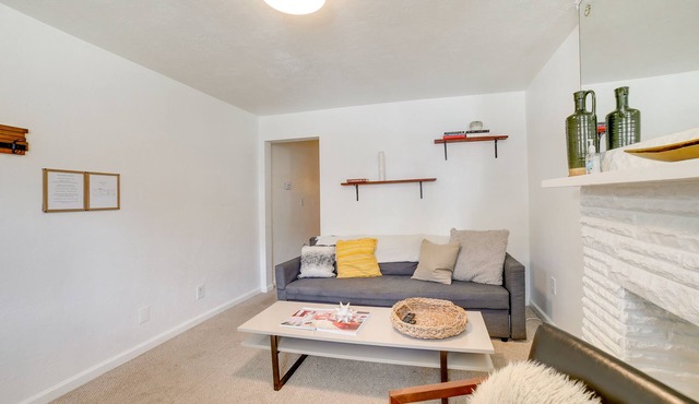 Chic Pittsburgh Townhome w/ Private Deck!