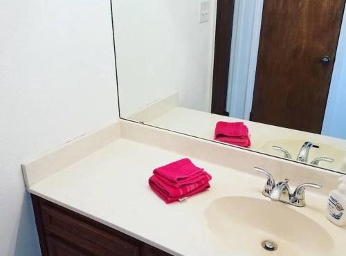 CHIC Private Suite Near Austin