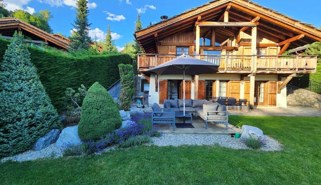 Chic, quiet and luxurious 5-bedroom chalet - perfect for families
