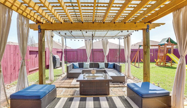Chic & Relaxing Katy Escape w/Community Pool!