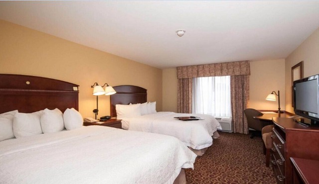 Chic & Relaxing Queen Room w/ Free breakfast!