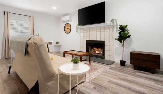 Chic Remodeled 3BD|2BA House w/ Huge Outdoor Space