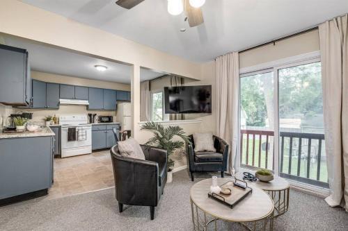 Chic Remodeled Retreat Near EMU- Easy Commute apts