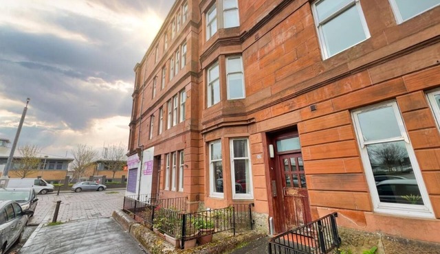 Chic Retreat in Ibrox