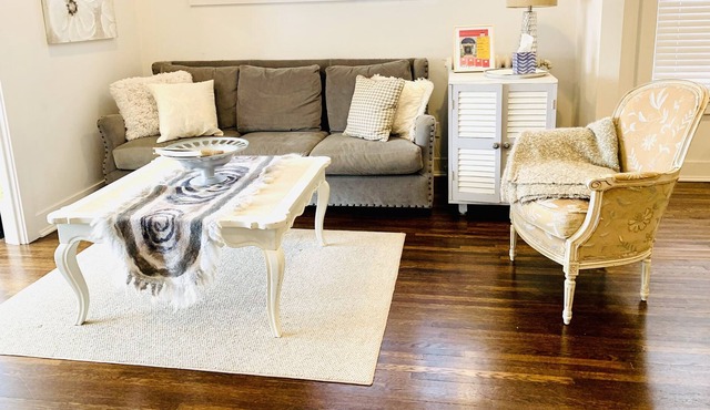 Chic retreat near everything!