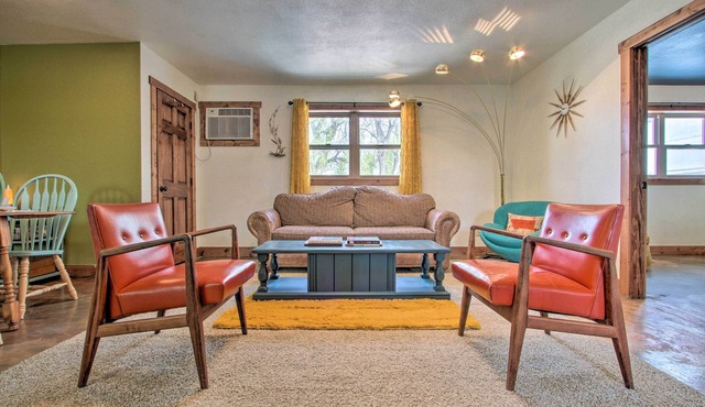 Chic Retro Retreat in Choteau: Walk to Dtwn!