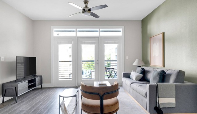 Chic Riverside 2BR w/ Pool, Gym & W/D, nr Lady Bird Lake, by Blueground