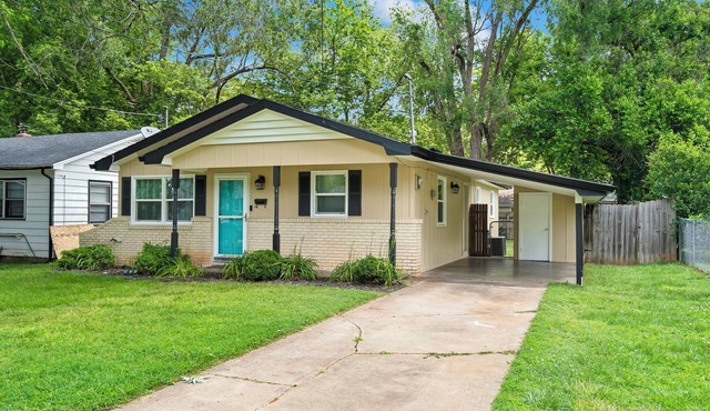 Chic & Rustic Bungalow 3-bd house w/fitness room & WiFi in peaceful Springfield