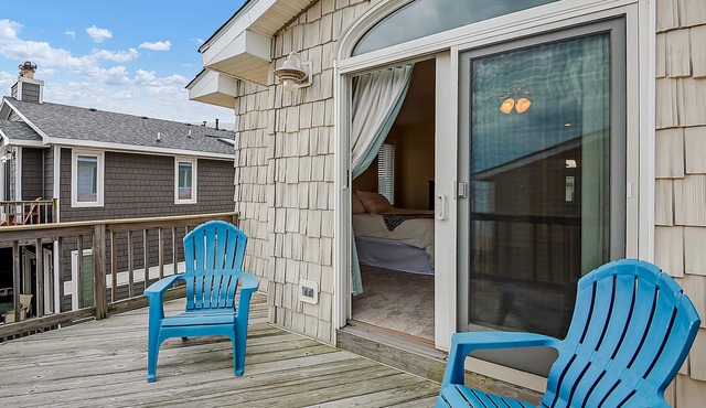 Chic’s Beach Retreat Sleeps 12 Ocean Views