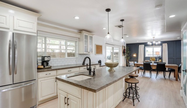 Chic Santa Paula Home w/Mountain & City Views!