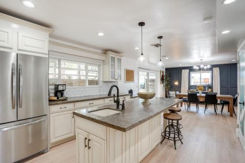 Chic Santa Paula Home w/Mountain & City Views!
