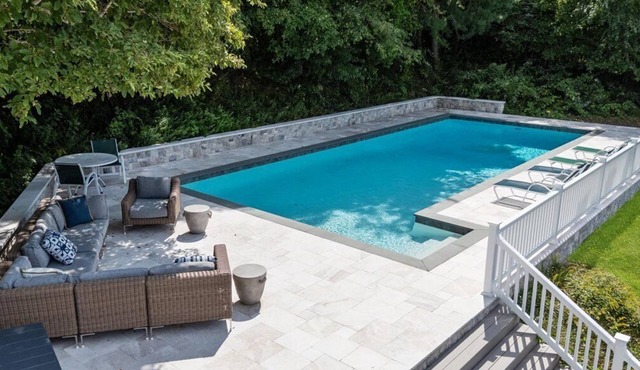 Chic Shinnecock Hills Home, Walking distance to golf course, private pool
