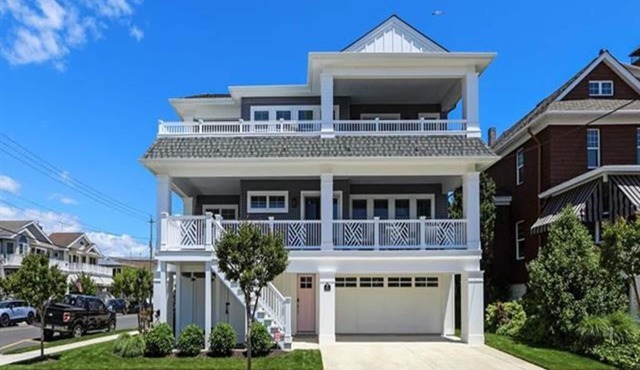 Chic Shore Retreat Close to Beach