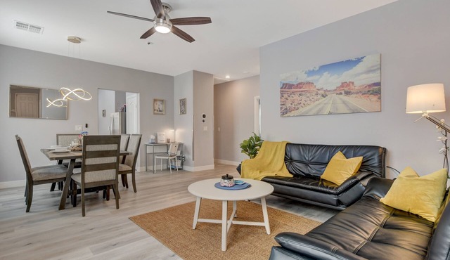 Chic Single Story 3br House Close To Strip & Airport