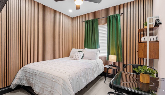 Chic SoBe Studio | Free Parking & More