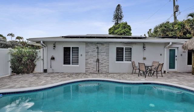 Chic Spacious 1br Getaway Pool &Tiki Bar Steps to the beach
