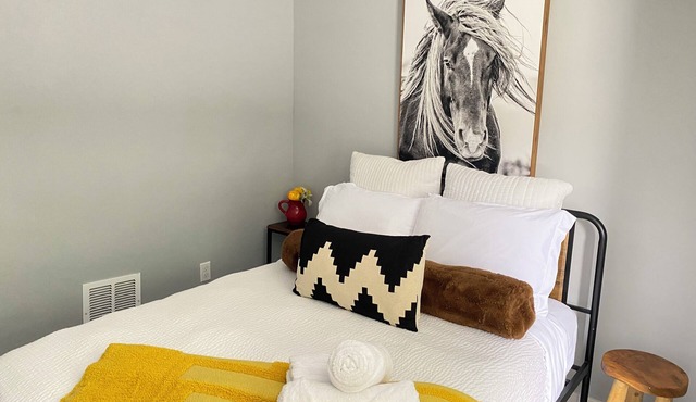 Chic Spacious Home 5 Mins To Hood College & Frederick Health Hospital