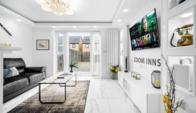 Chic, Spacious Townhouse with Parking & Garden