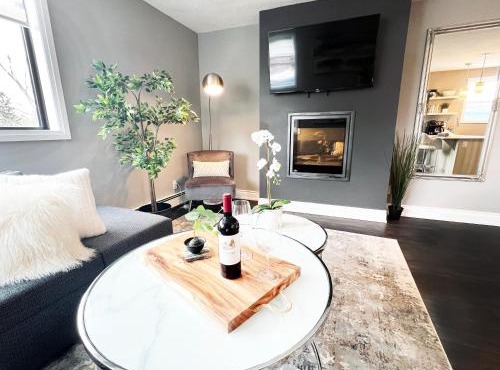 Chic Stay in Wortley – Walk to Downtown & Parks