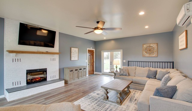 Chic Ste Genevieve Home w/Nice Interior Amenities