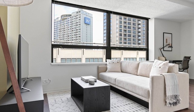 Chic Streeterville Studio w/Pool & Gym, nr Navy Pier, by Blueground