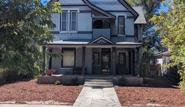 Chic studio apartment with AC, WiFi in charming Pueblo