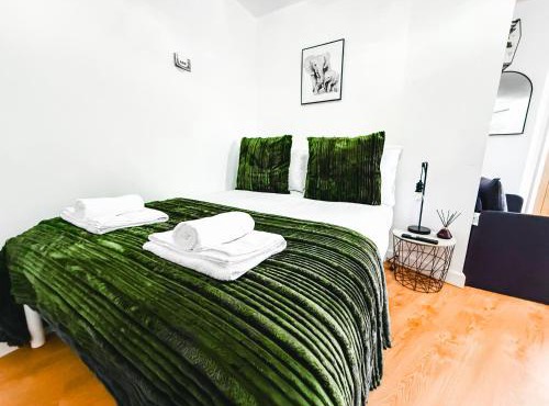 Chic Studio, Free parking, Sleeps 2