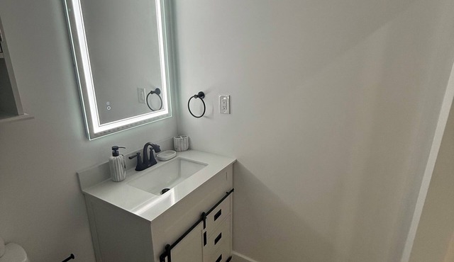 Chic studio in fabulous Homestead with WiFi, AC