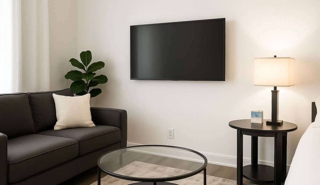 Chic Studio in Historic Hyde Park – Walk to Campus