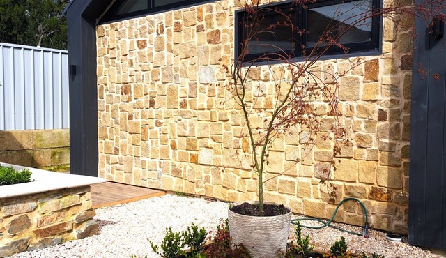 Chic studio in lovely Woodside Adelaide Hills with AC, WiFi, Fireplace and Bath