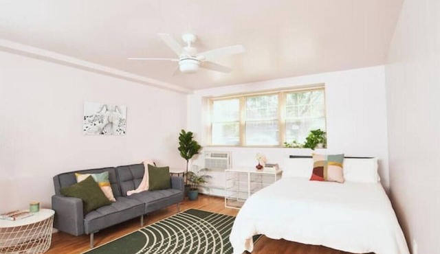 Chic Studio just Steps from the Beach!