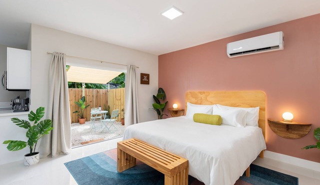 Chic Studio - Near Everything Trendy