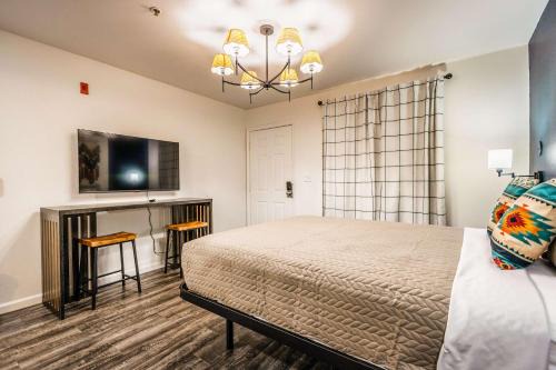 Chic Studio Retreat in Tolleson for 2 Guests