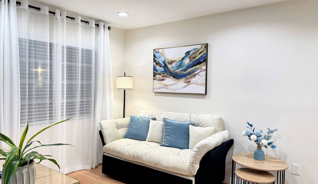Chic studio with AC/WiFi and Garden in marvelous West Covina